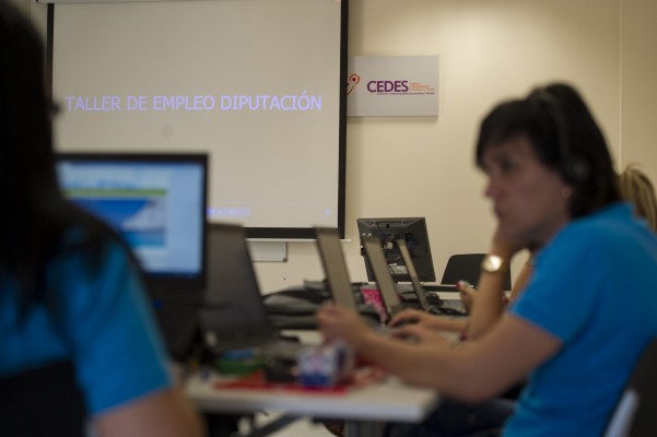 Arrancan sendos talleres de atención sociosanitaria a dependientes en Llucena y Albocàsser