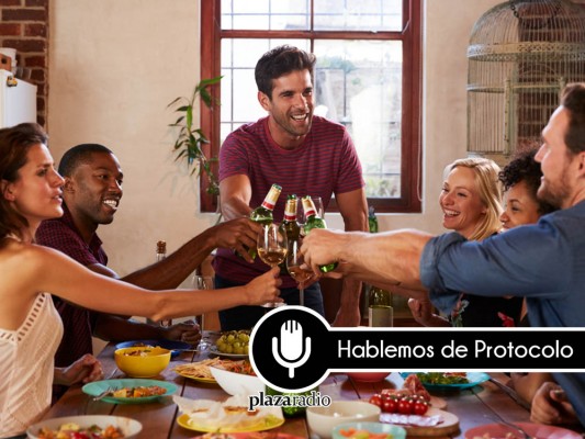 Hablemos de protocolo: La anfitriona o el anfitrión
