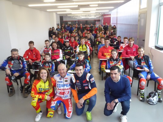 Toni Bou y Berta Abellán impartirán en primavera en La Nucía clases magistrales de trial 