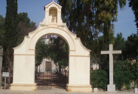 Abogados Cristianos recurre el archivo de la causa contra el alcalde de Betxí por la retirada de la cruz