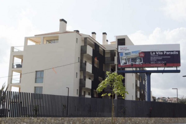 La venta de vivienda se ralentiza en la Costa Blanca pero aguanta el tipo gracias a los extranjeros
