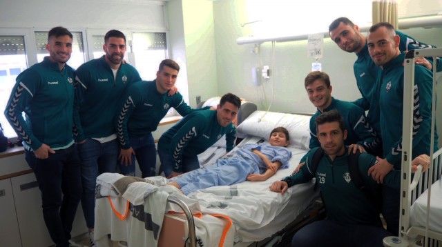 Los jugadores del Castellón realizan su tradicional visita al Hospital General