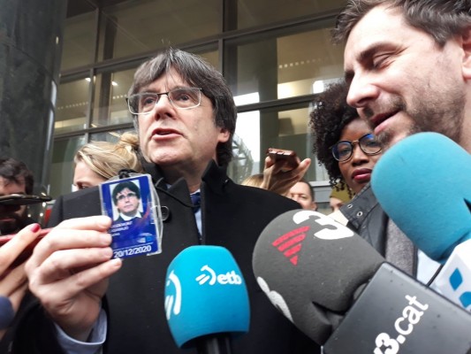 Puigdemont y Comín inician su acreditación como eurodiputados e irán en enero al pleno de Estrasburgo