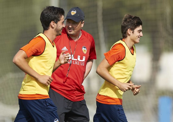 Penev dirigió su primer entrenamiento con el VCF Mestalla