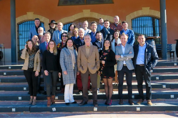 El grupo Vectalia celebra la tradicional comida navideña con la prensa en la Bodega Casa Sicilia


