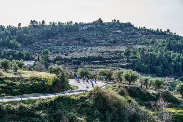 Nueve equipos profesionales de ciclismo realizan la pretemporada en Calpe
