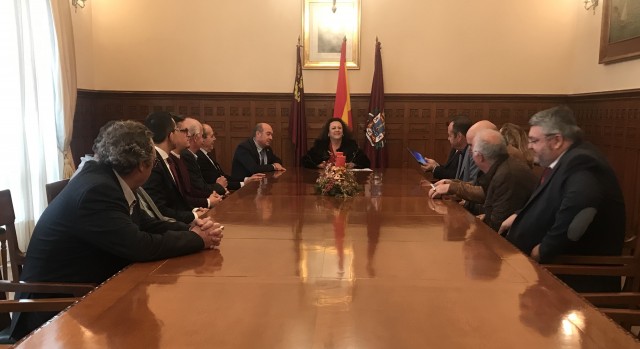 Yolanda Muñoz insufla positivismo y recoge propuestas de las consignatarias del Puerto