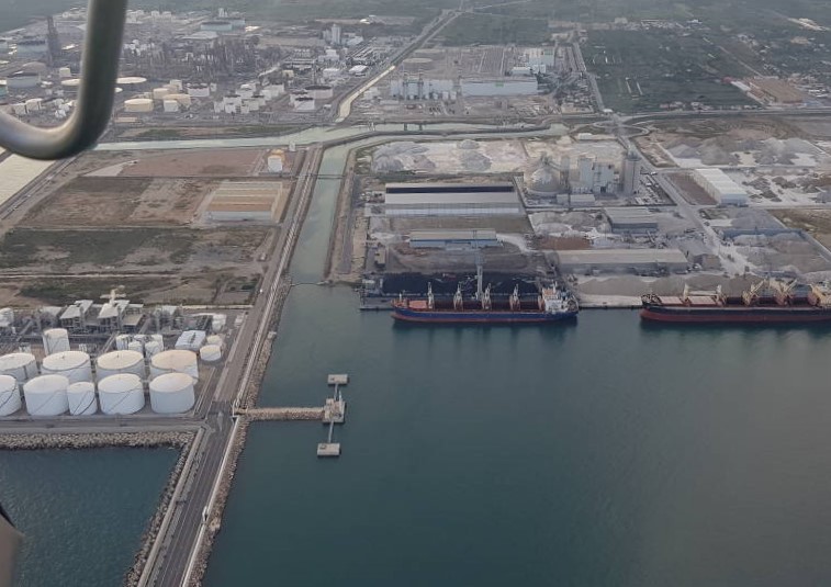 El nuevo atraque de graneles líquidos por fin sale del atasco y el puerto adjudica el contrato