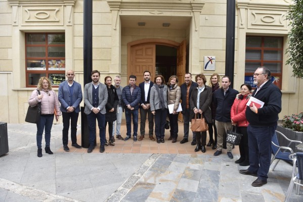 La Diputación de Mazón también respalda la protesta contra el plurilingüismo en la Vega Baja