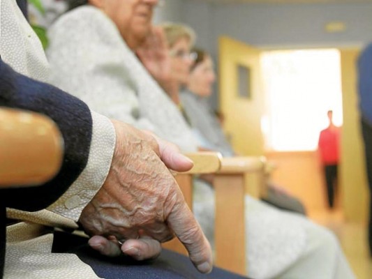 La Comunitat tiene una lista de espera en dependencia de 14.676 personas en noviembre