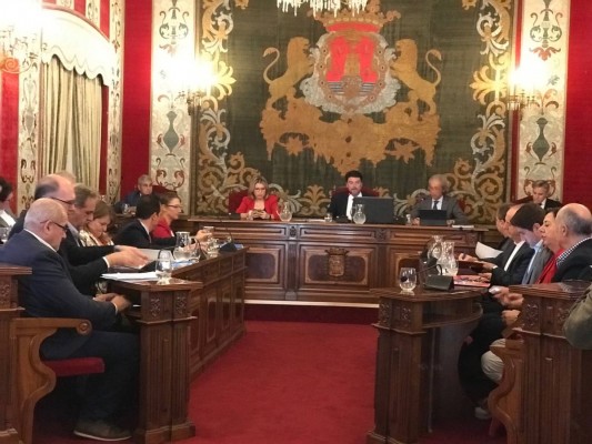 Alicante se une para potenciar el Centro y aplicar soluciones contra el conflicto del ruido 