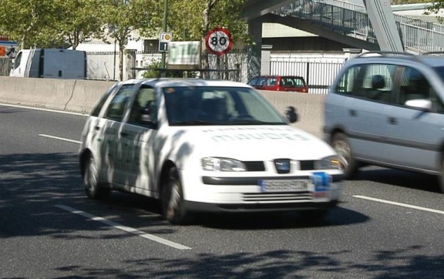 La DGT baraja fijar un mínimo de clases para presentarse por primera vez al práctico de conducir