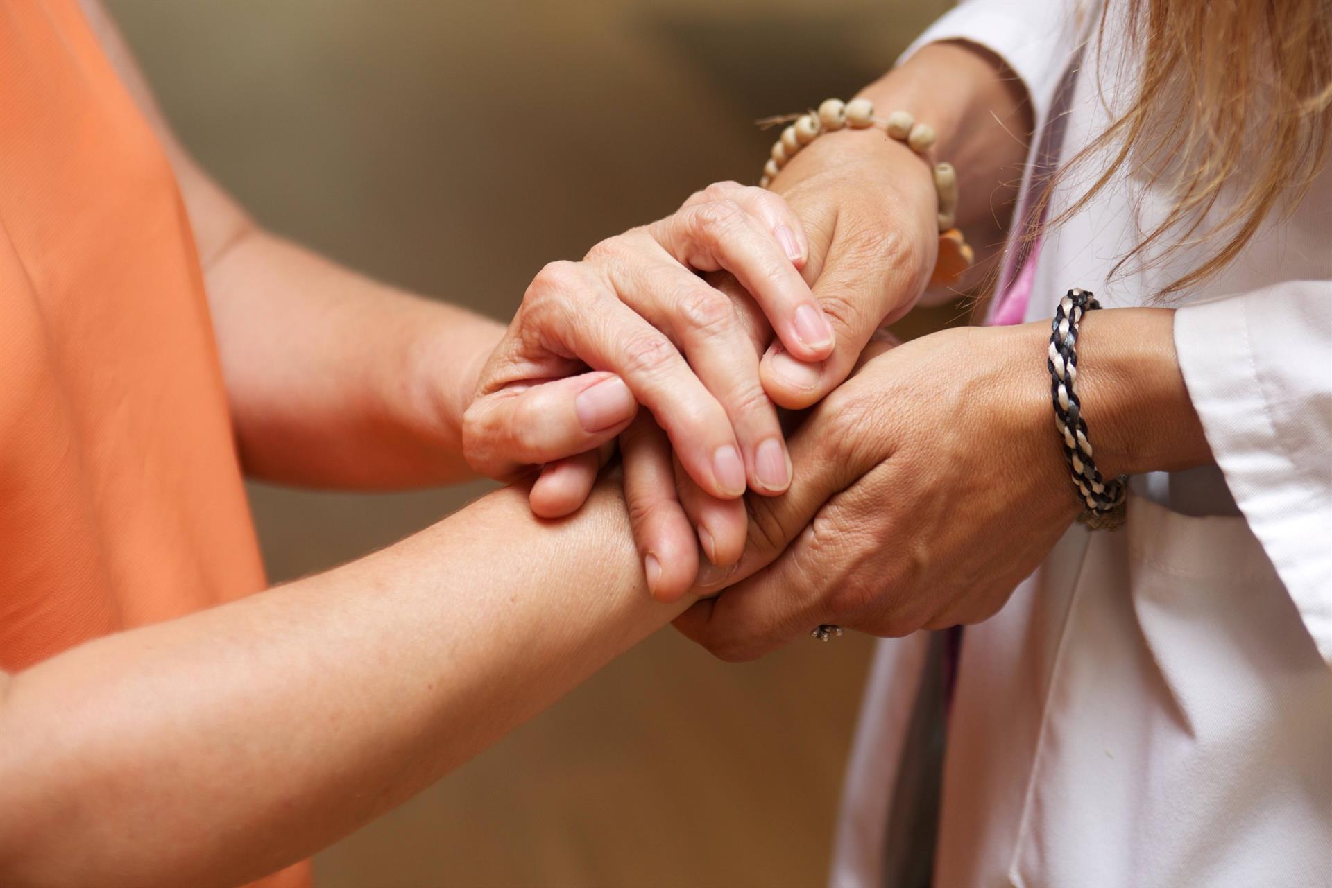 Luz verde al IX convenio colectivo de dependencia con subidas salariales para 2019 y 2020