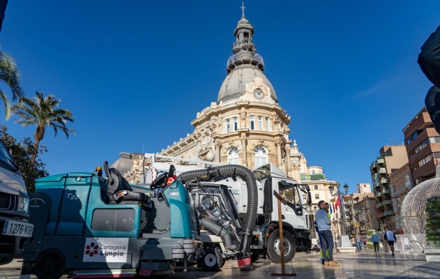 Menos ruidosas y más ecológicas: así son las nuevas máquinas del servicio de limpieza de Cartagena