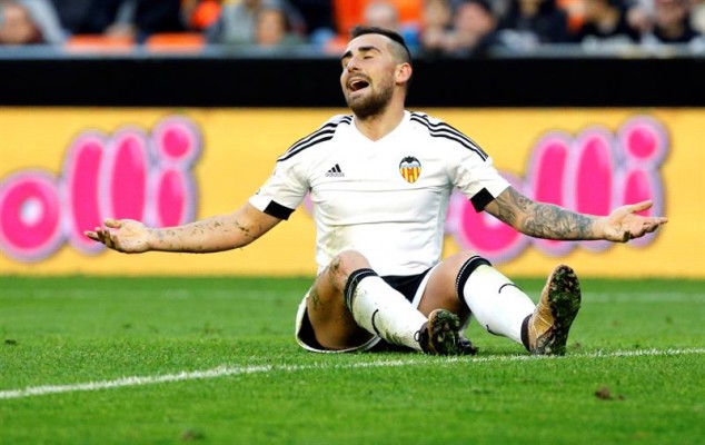 Los errores defensivos impiden la victoria del Valencia