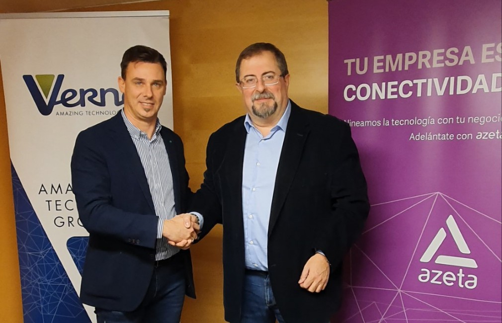 Gianni Cecchin (Verne) y Antonio García (Azeta), tras la firma del acuerdo. Foto: VERNE - 