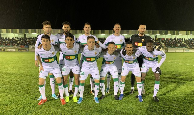 El Elche avanza en Copa con sufrimiento