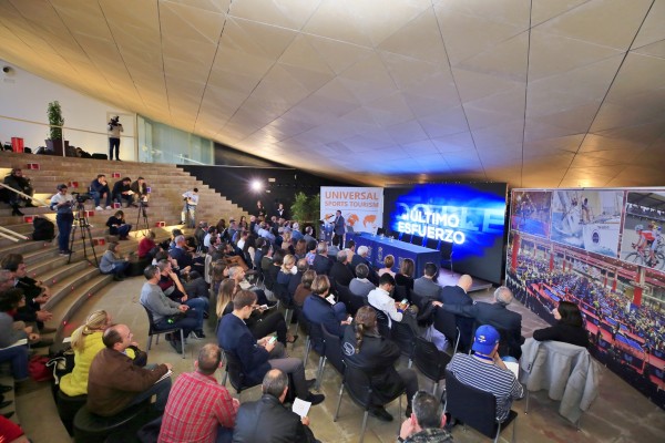 Carlos Mazón inaugura el Congreso de Turismo Deportivo 'Summit Costa Blanca' en Torrevieja