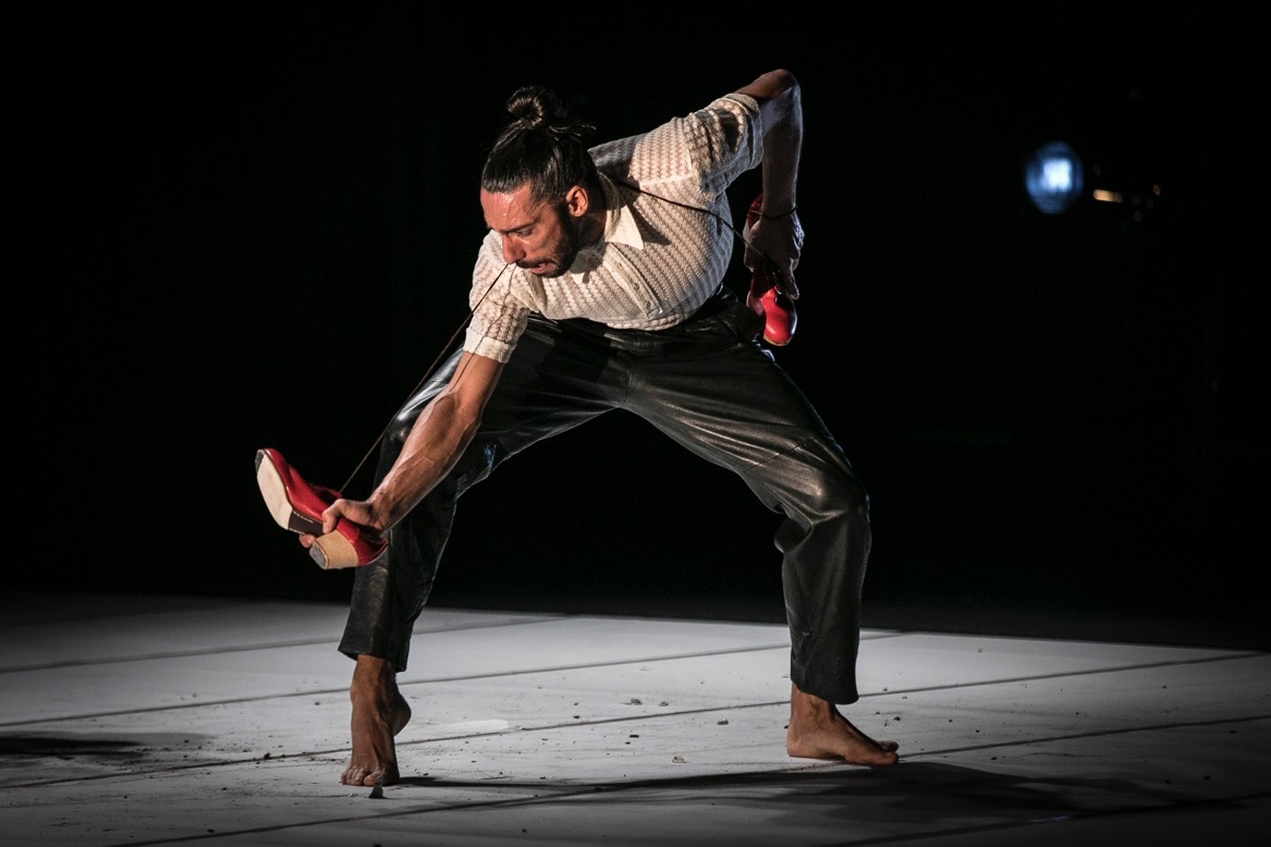Eduardo Guerrero puntea de metáforas sociales y medioambientales su flamenco de vanguardia