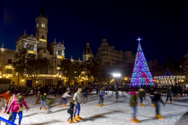 Entre rens i ninots de neu: hi ha un imaginari valencià per al nadal? 
