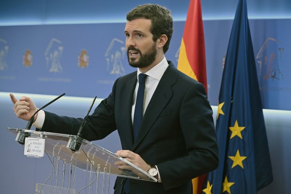 Casado se pasa de frenada y pide una penitencia para la Comunitat que sufre desde hace años