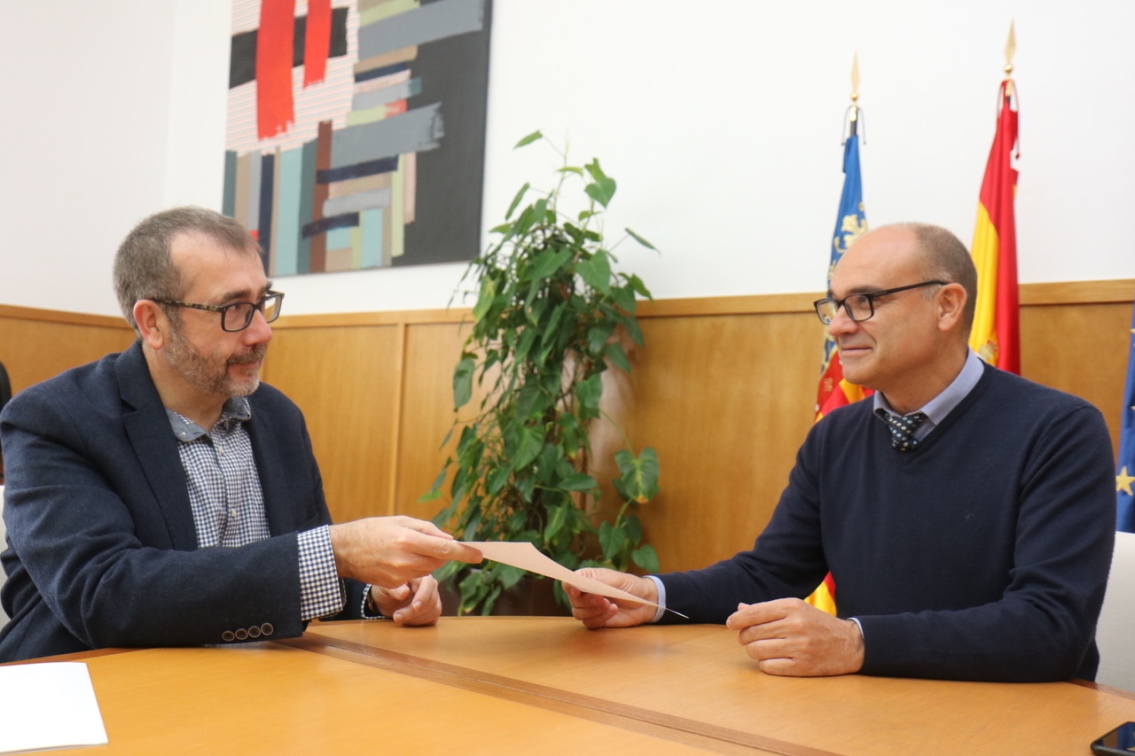 El catedrático José Vicente Cabezuelo, el primero en postularse para ser candidato a rector de la UA