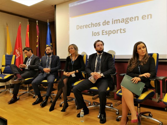 Los 'e-sports' se hacen mayores y reclaman una regulación específica