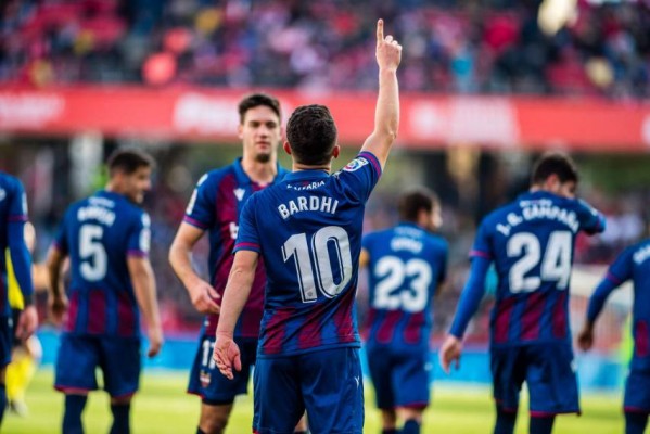 El Levante no pierde si Bardhi marca