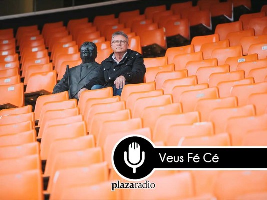Veus Fé-Cé honra al 'hombre de la estatua de Mestalla' junto a su hijo Sento Navarro