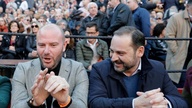 El presidente de la Diputación, Toni Gaspar, y el ministro de Fomento, José Luis Ábalos. Foto: EFE - 