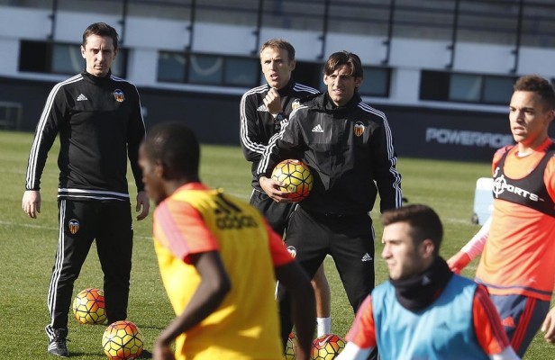 Neville encargó un informe médico para analizar las lesiones del equipo