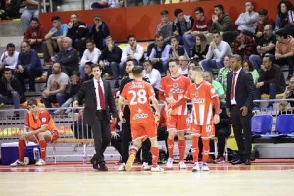 Duda admite “minutos catastróficos” en el Jimbee pese a la goleada y el fin de la mala racha