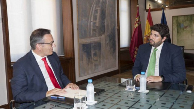 López Miras a Conesa: “¿Está de acuerdo con que Sánchez pacte con quien quiere romper España?
