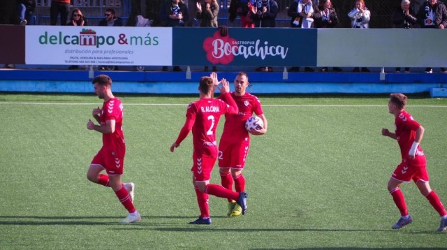 El CD Castellón no encontró ni el fútbol ni la suerte del líder en Zaragoza 