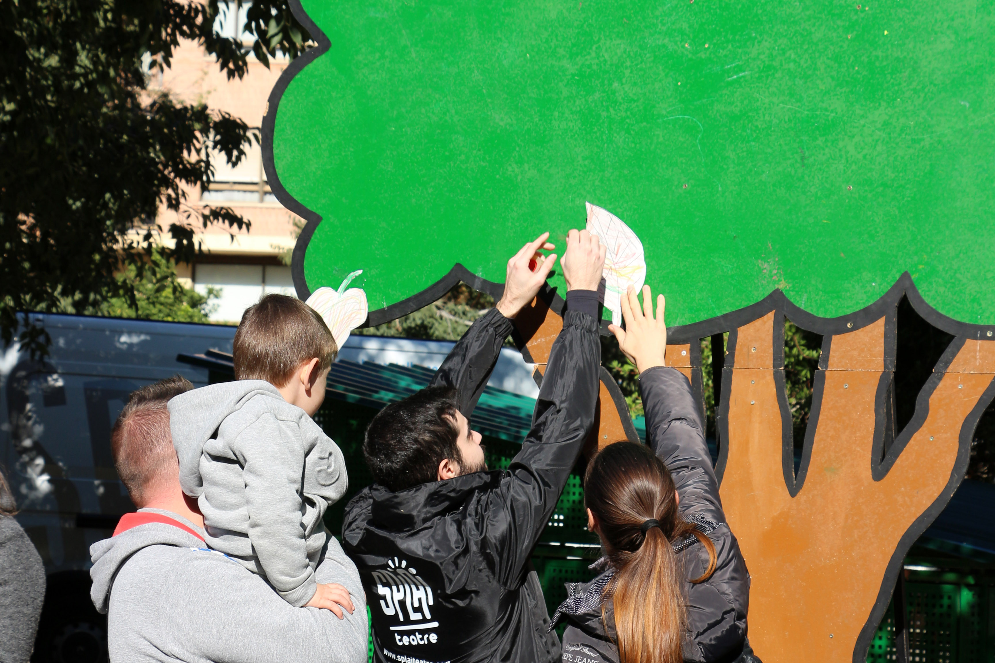 Más de 700 castellonenses se vuelcan con la primera campaña medioambiental ‘Placejant’ 