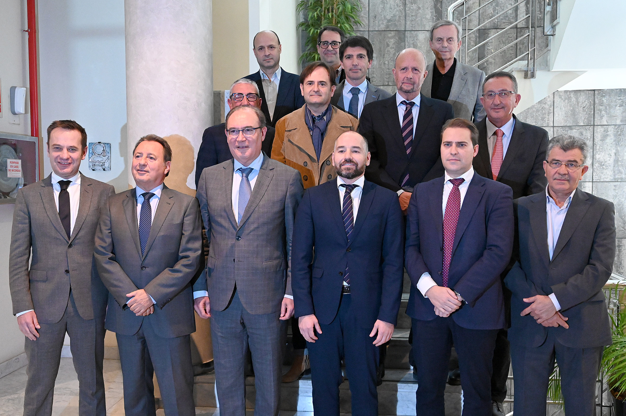 Miembros de la junta rectora de Ascer tras la asamblea de este pasado jueves. (Foto: CARLOS PASCUAL) - 