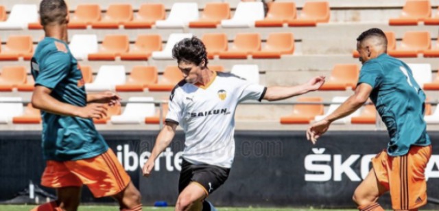 El Valencia CF renueva al '10' del futuro