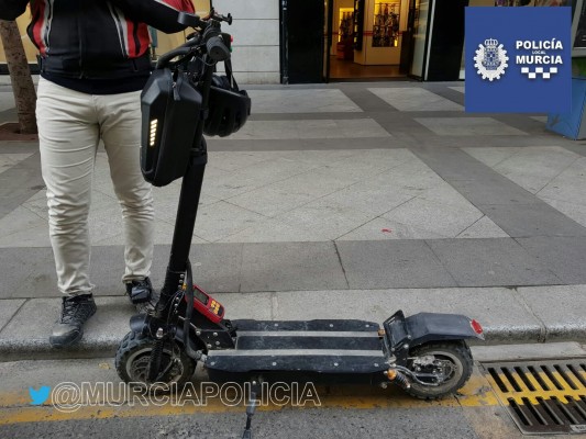 Multa de 500 euros por usar un ciclomotor con apariencia de patinete eléctrico en Murcia