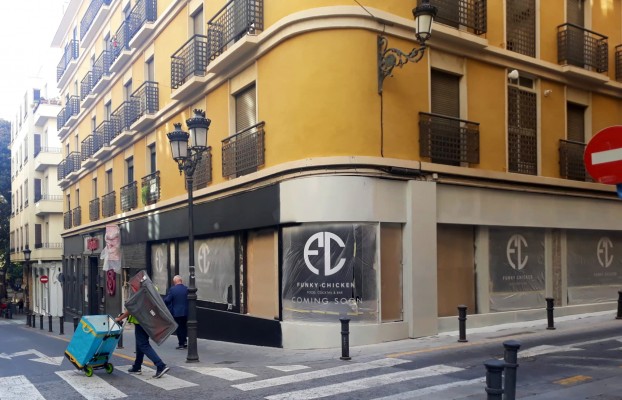 'Funky Chicken' toma el relevo de 'Els vents': casual food y cócteles en la parte baja de Castaños