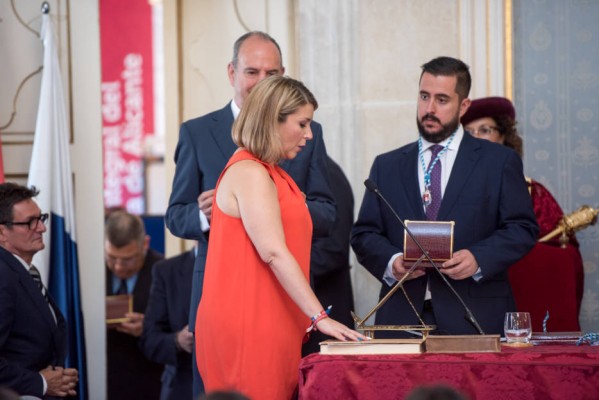 Cs se planta frente a Vox y rechaza recortes presupuestarios en cooperación y el área LGTBI
