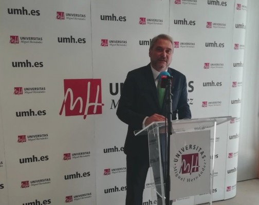La UMH ofrecerá formación en Inteligencia Artificial a sus alumnos con el asesoramiento de Nuria Oliver
