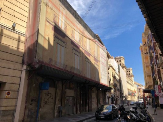 Los aparejadores volverán a subastar el edificio de Altamira con una rebaja de su precio de salida