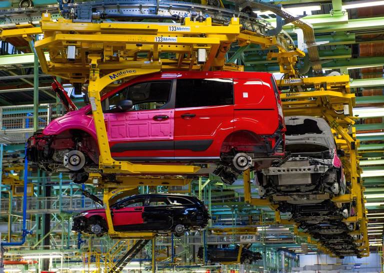 La Generalitat se compromete a mediar con Ford para evitar 121 despidos en la plantilla de Acciona