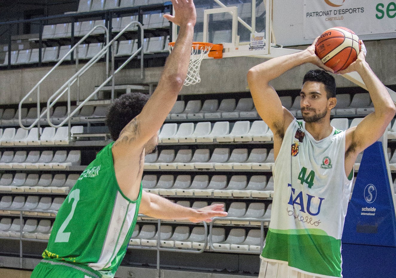 El TAU busca la primera victoria de su historia en Huesca con la novedad de Juanjo García