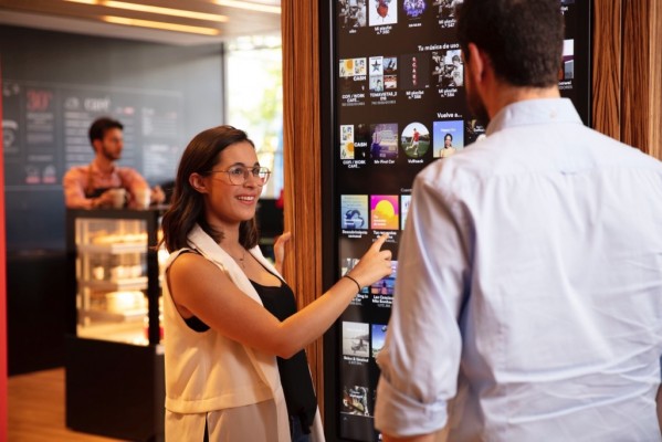 Banco Santander abrirá en València durante 2020 su primera 'sucursal boutique' o 'Work Café'