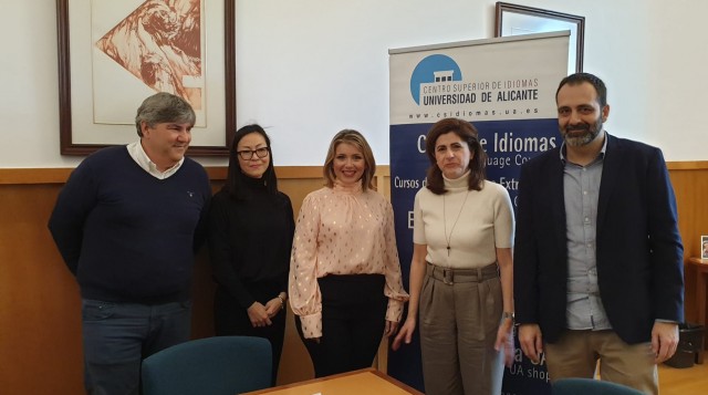 Turismo y la UA acuerdan promocionar Alicante como destino idiomático en el mercado asiático