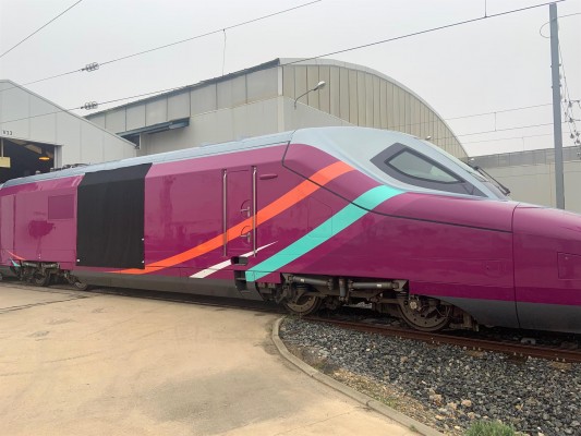 Renfe pondrá en marcha el 6 de abril su AVE 'low cost' AVLO