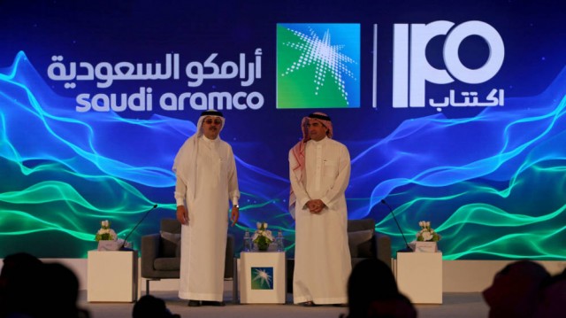 La petrolera saudí Aramco se dispara un 10% en su estreno bursátil