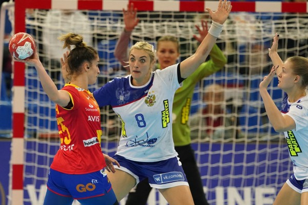 Montenegro regala unas semifinales a las Guerreras