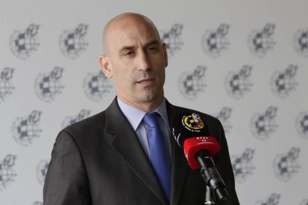 Piden año y medio de cárcel y 25.700 euros a Rubiales por la agresión a la arquitecta